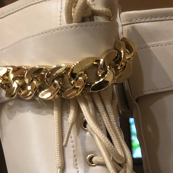 NWOT in box    Olivia Miller by Fashion Nova off-white cute boots. - Picture 3 of 3